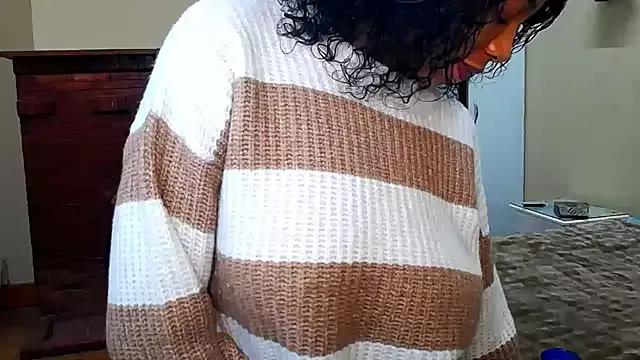 CaramelDelux27 from StripChat