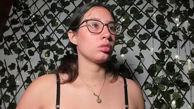 CoralineSanchez from StripChat