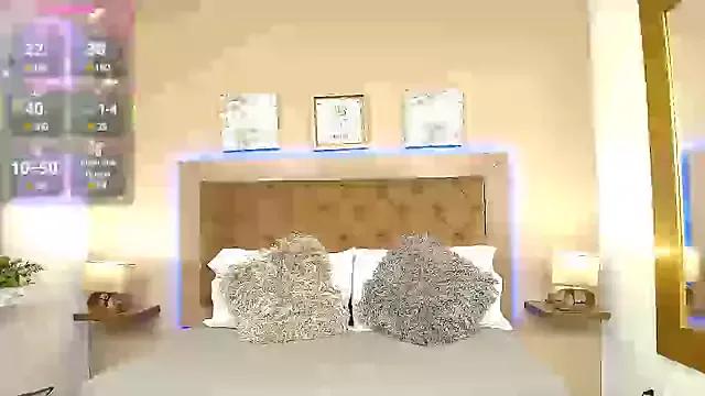 Naked Room CristalLoren 