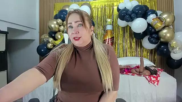 Danna_topless from StripChat is Freechat