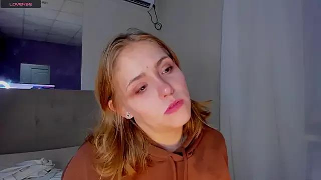 DellaRowe from StripChat