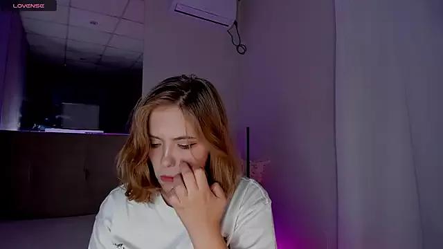 DellaRowe from StripChat