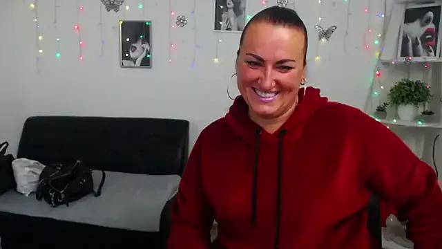 DianaMGG from StripChat