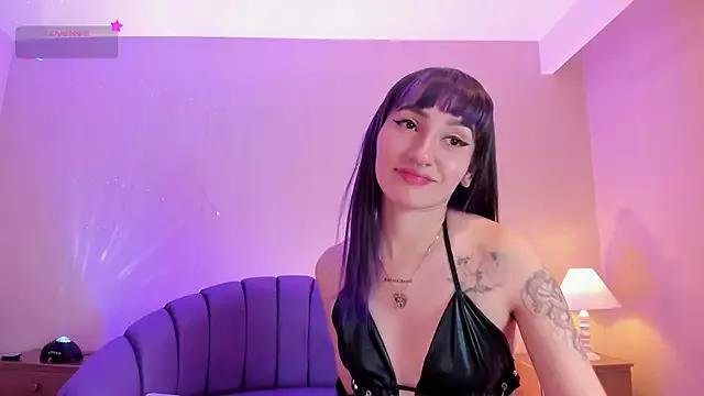 ElectraRaptiis from StripChat