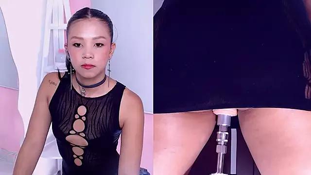 EllieBlush from StripChat