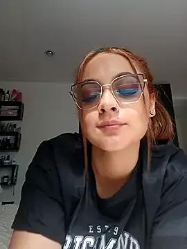 Emiily_W from StripChat