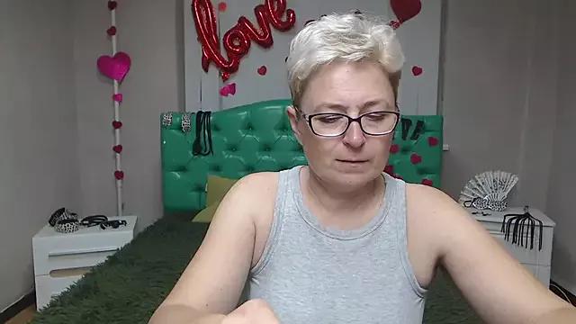 EmiliaGree from StripChat is Freechat