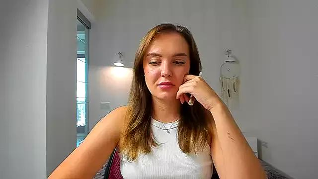 EmmaNorman from StripChat is Freechat