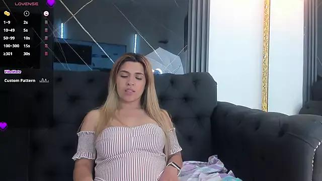 EvaaLovia1 from StripChat