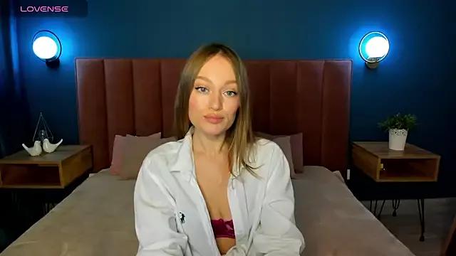 EvelynPoole from StripChat is Freechat