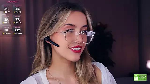 FannyHewson from StripChat