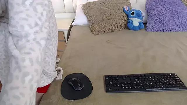 Foxxy_Doll from StripChat
