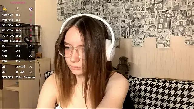 GirlGlassesOn from StripChat