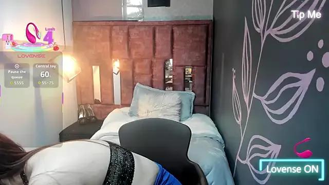 Isa_Thompson__ from StripChat