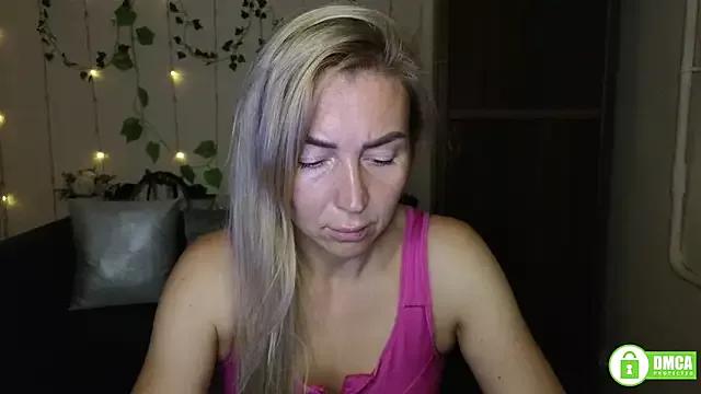 Kiss_julli88I from StripChat