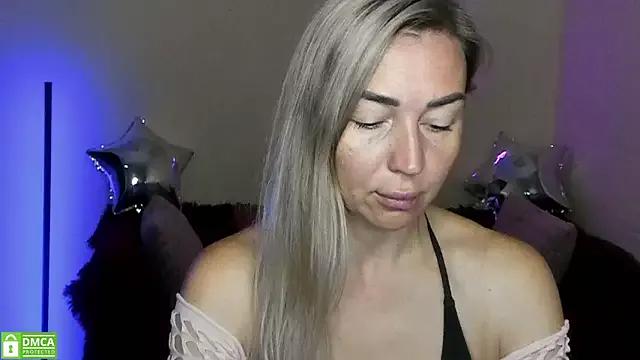 Kiss_julli88I from StripChat