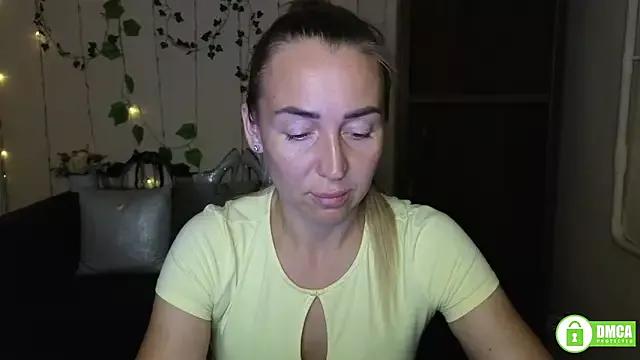 Kiss_julli88I from StripChat