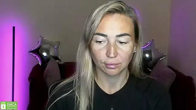 Kiss_julli88I from StripChat
