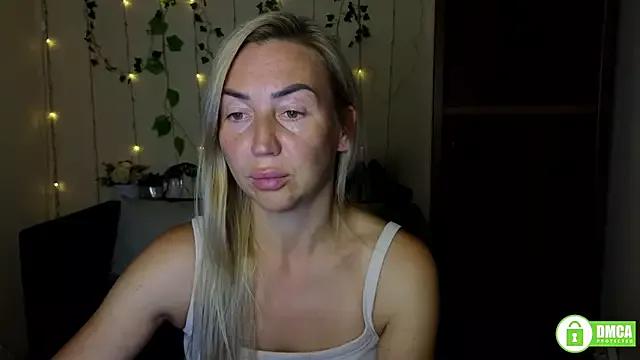 Kiss_julli88I from StripChat
