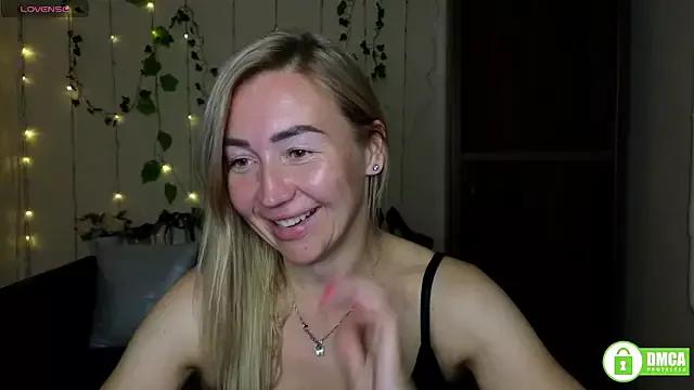 Kiss_julli88I from StripChat