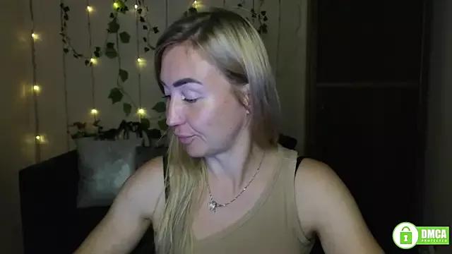 Kiss_julli88I from StripChat