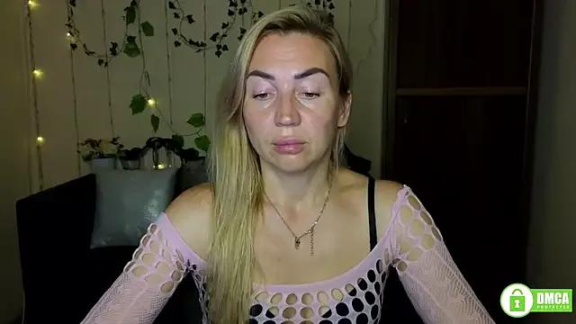 Kiss_julli88I from StripChat