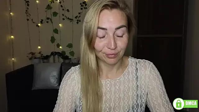 Kiss_julli88I from StripChat
