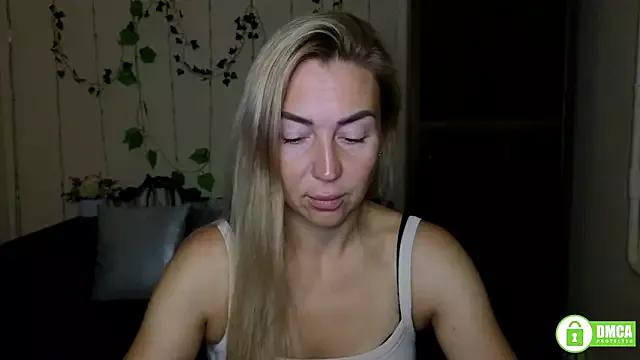 Kiss_julli88I from StripChat