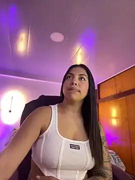 kloe28 from StripChat