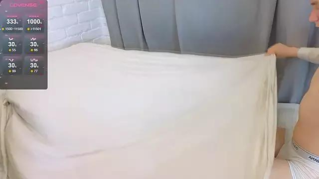 Naked Room LandelRay 