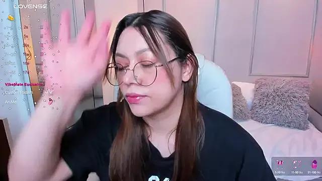 Lanna18 from StripChat