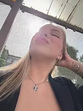 Naked Room Liza_risky 