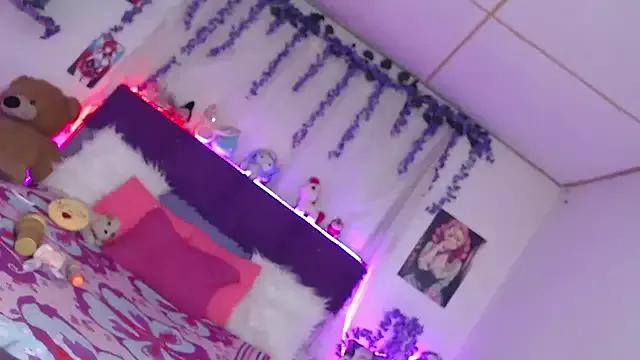 lolitaa_hot_ from StripChat
