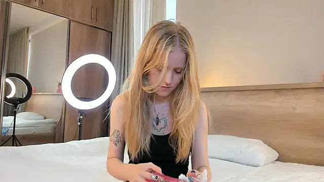 LolySun from StripChat