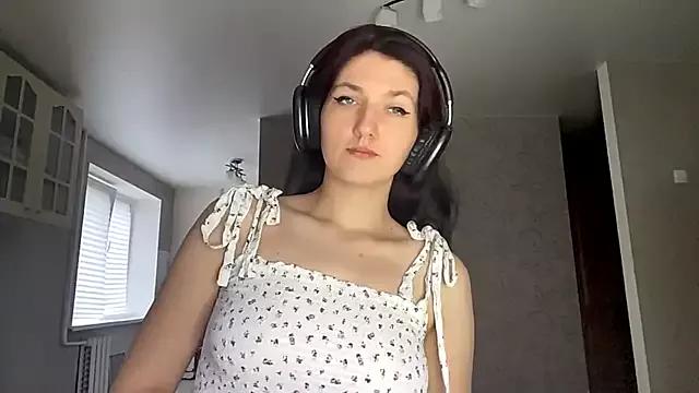 LyndaLewi from StripChat
