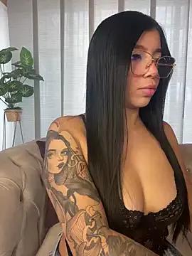 Maddy_Piink from StripChat