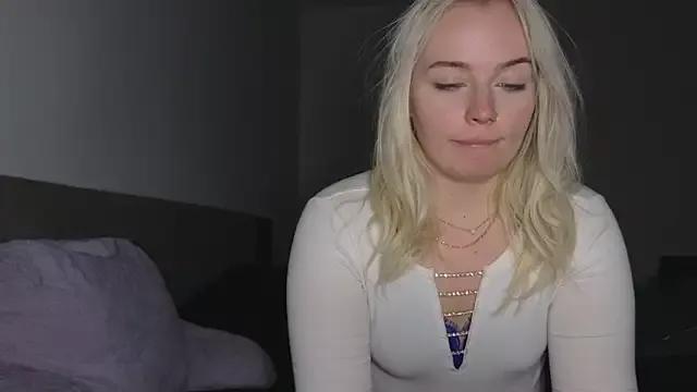 Naked Room margot_robbie7 