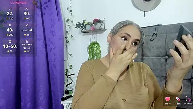 Naked Room mature_gold 