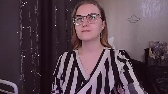 MissBrightShine from StripChat