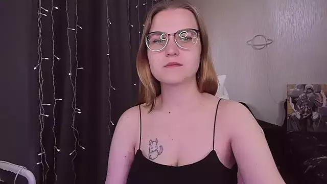 MissBrightShine from StripChat