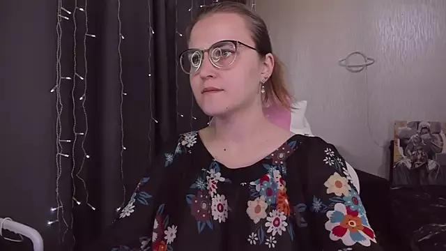 MissBrightShine from StripChat