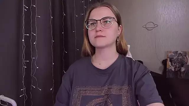 MissBrightShine from StripChat