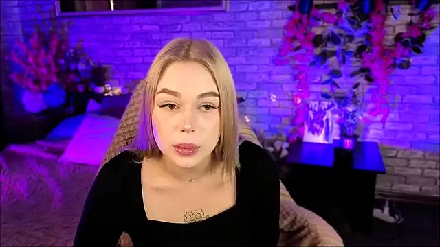 MonicaNoir from StripChat