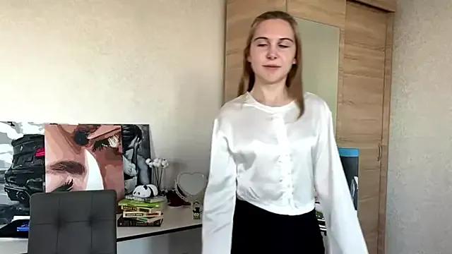 Myrira_Light from StripChat