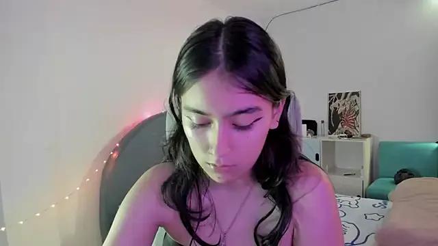 namiiwhite from StripChat
