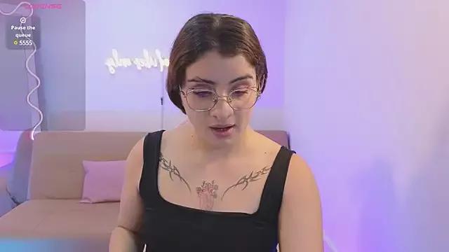 Naked Room Naomy_tay1 
