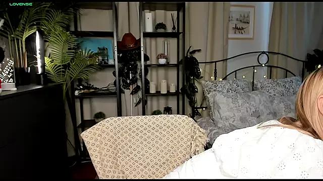 Naked Room PeggyDrake 