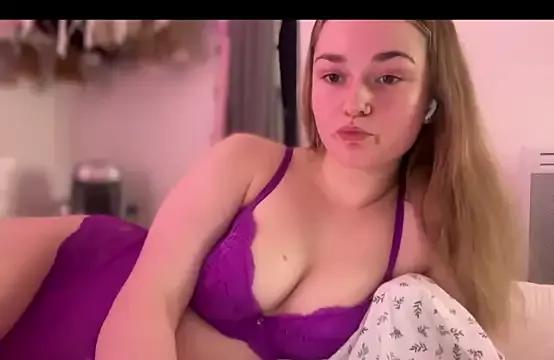 Naked Room pinkie_piexx 