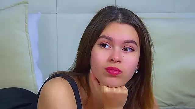 PollyLanders from StripChat is Freechat