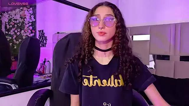 Queenjenn__ from StripChat